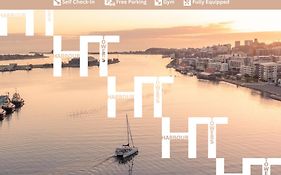 Harbour Towers Apartments, Free Parking & Tram Access - Hello Newcastle Accommodations